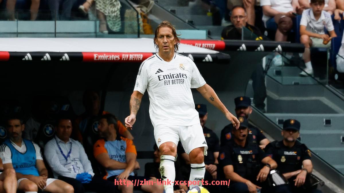 杏彩体育-英超青训球员培养体系及优秀案例分析